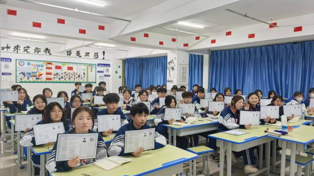 校园文字拼图・讲台边语 | 以证赋能，筑梦职教：技能鉴定与证书的成长价值