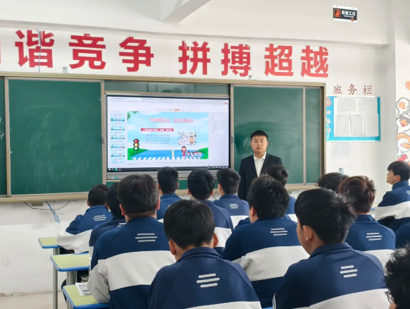 校园文字拼图・讲台边语 | 互相温暖，彼此成长